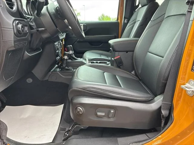 New 2026 Goldilocks Exterior Paint Jeep Sahara image 18