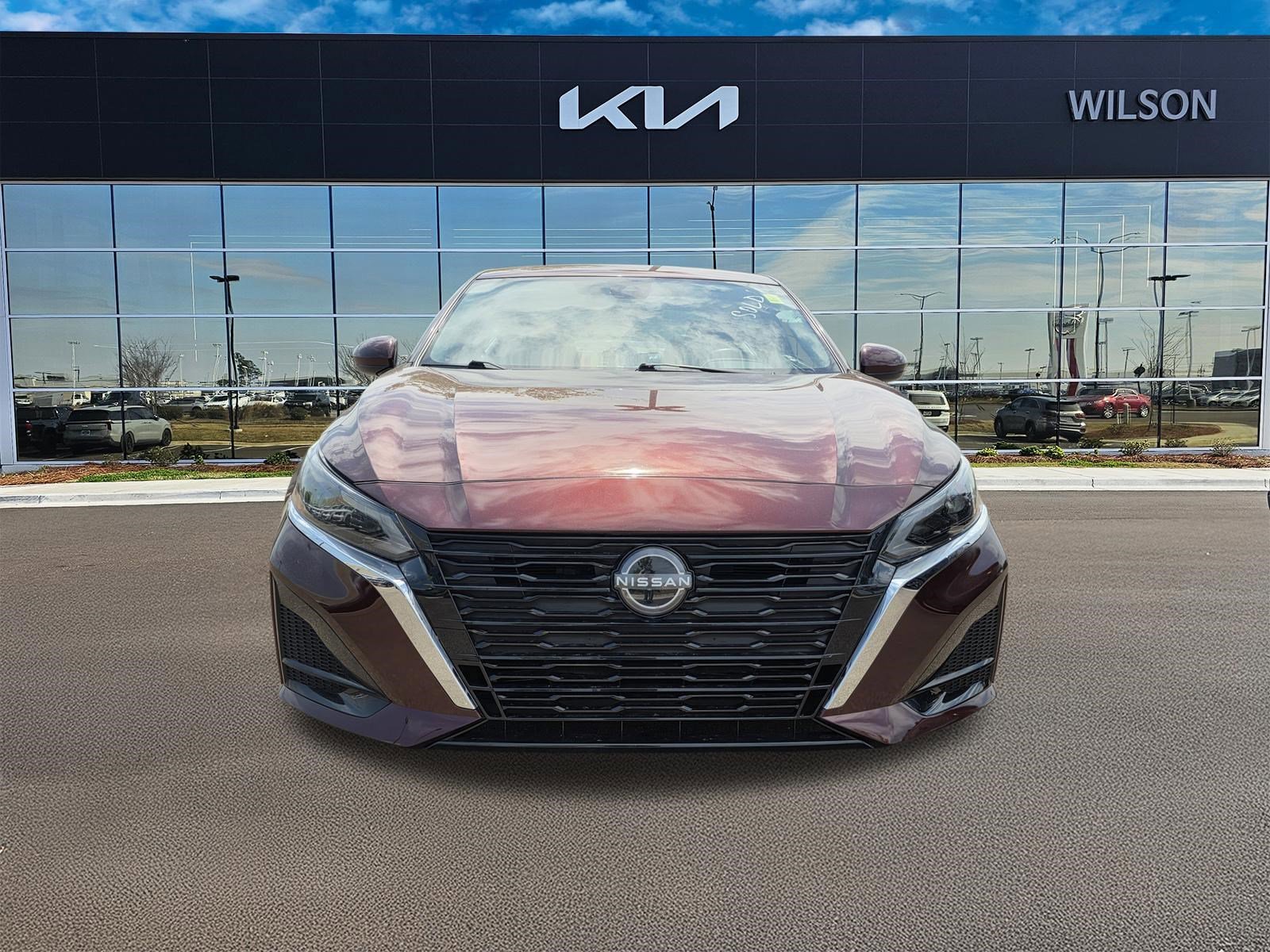 Used 2023 Garnet Pearl Metallic Nissan 2.5 SV image 2