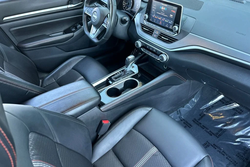 2025 Nissan Altima SR - Photo 17