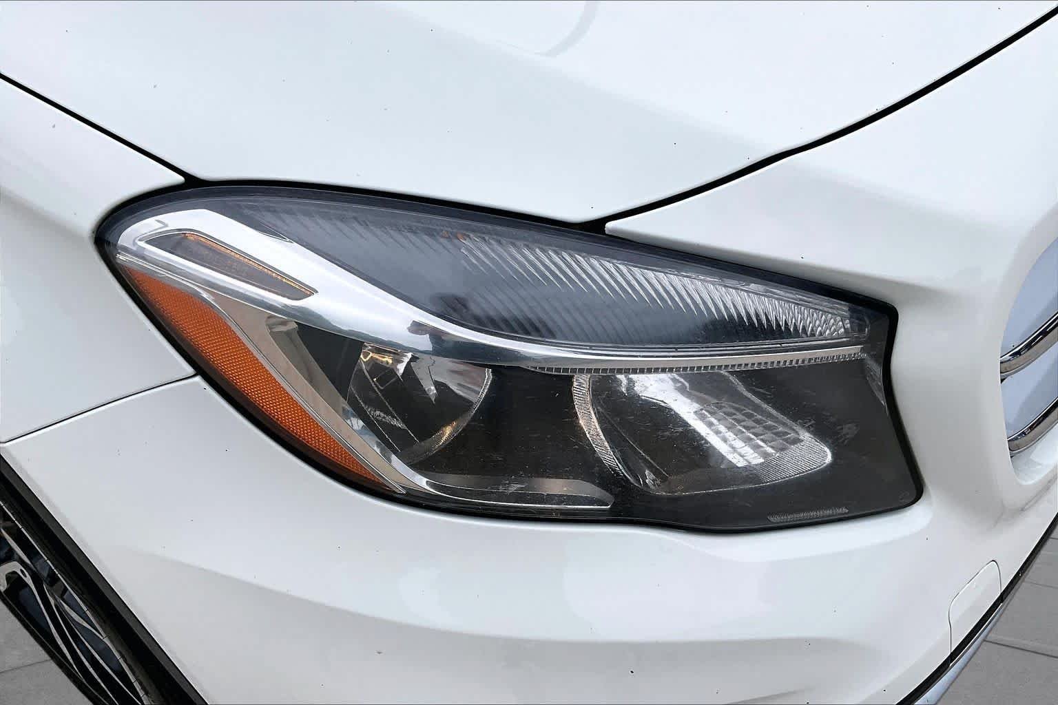 Used 2017 Cirrus White Mercedes-Benz GLA 250 image 27