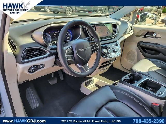Used 2023 White Chrysler Touring L image 9