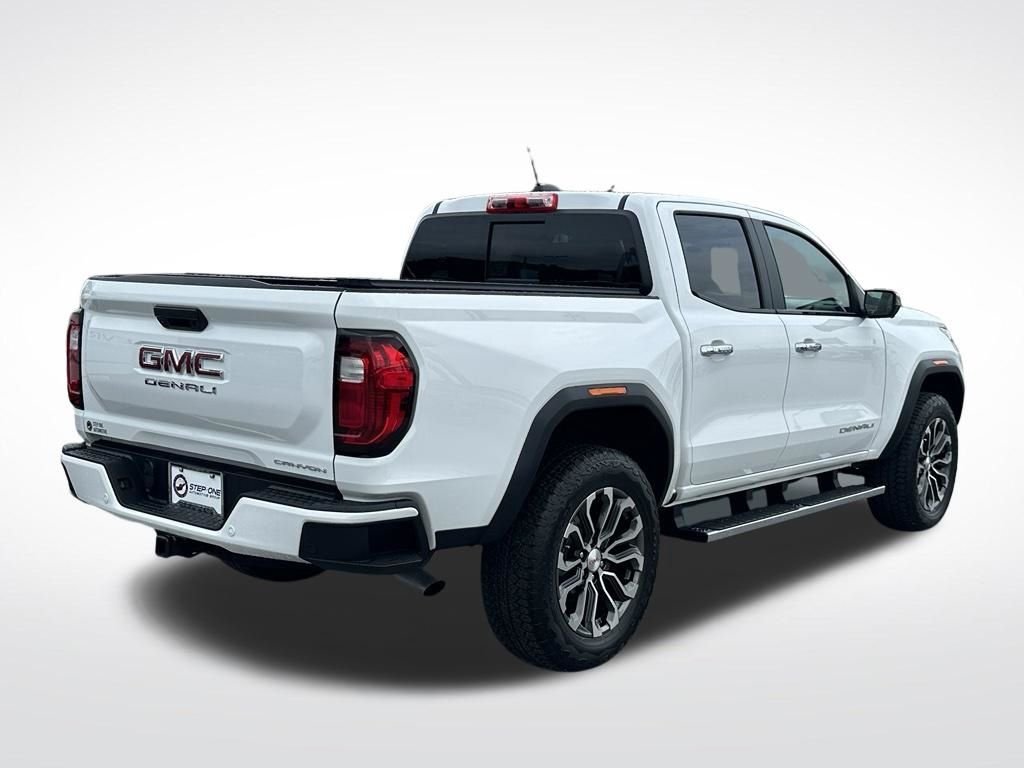 Used 2023 White GMC Denali image 7