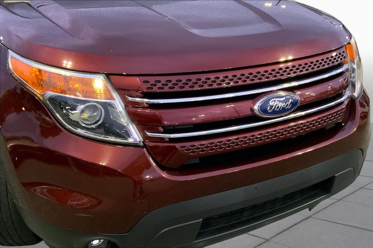 Used 2015 Bronze Fire Metallic Tinted Clearcoat Ford Limited image 27