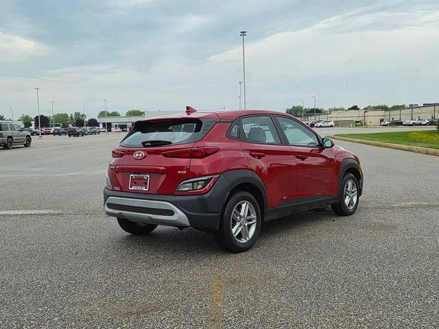 Used 2022 Red Hyundai SE image 5