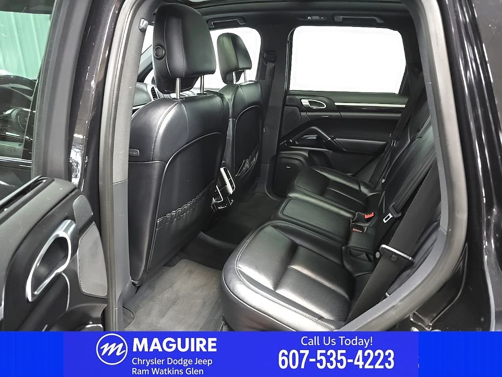 Used 2017 Moonlight Blue Metallic Porsche Base image 36