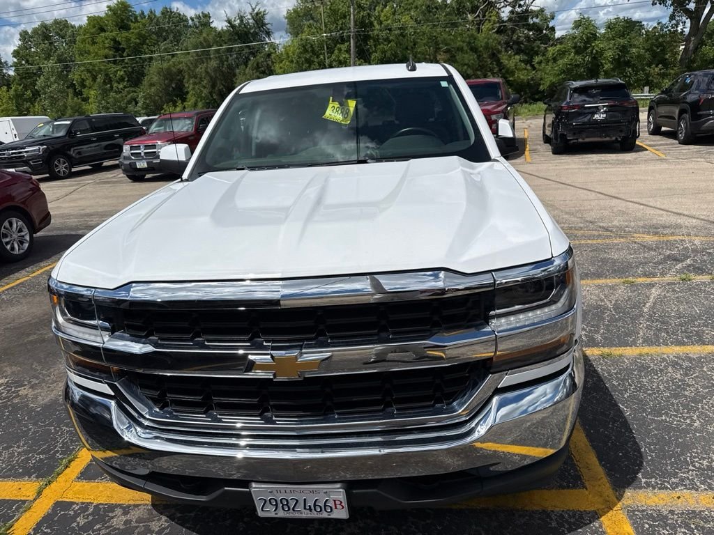 Used 2019  Chevrolet LT image 4