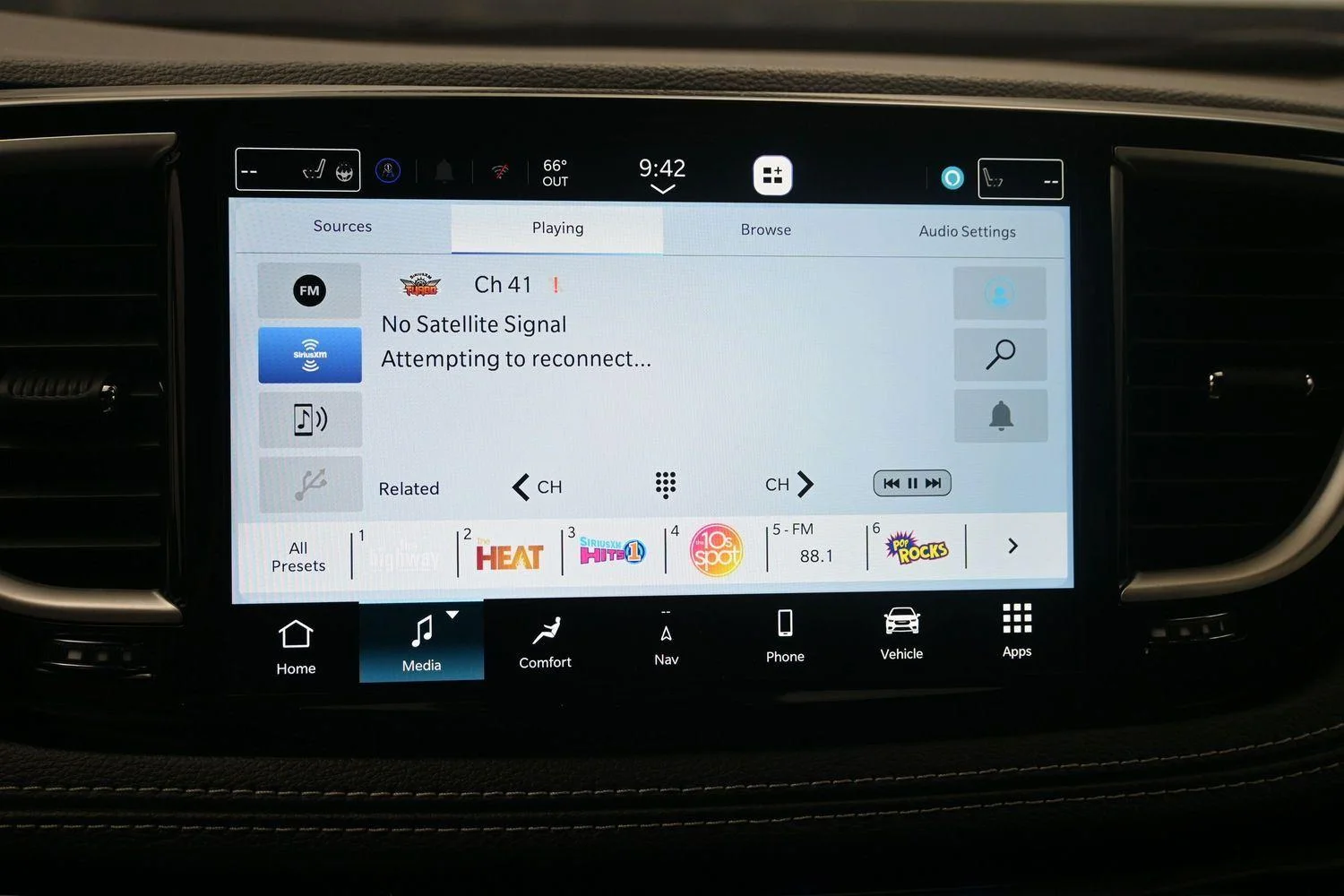 New 2027 Diamond Black Crystal Pearl-Coat Exterior Paint Chrysler Select image 27