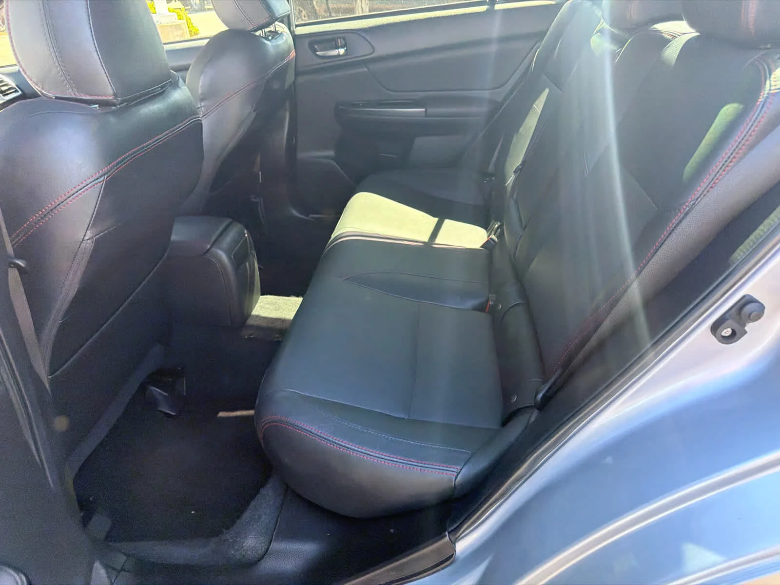 Used 2018 Ice Silver Metallic Subaru Limited image 39