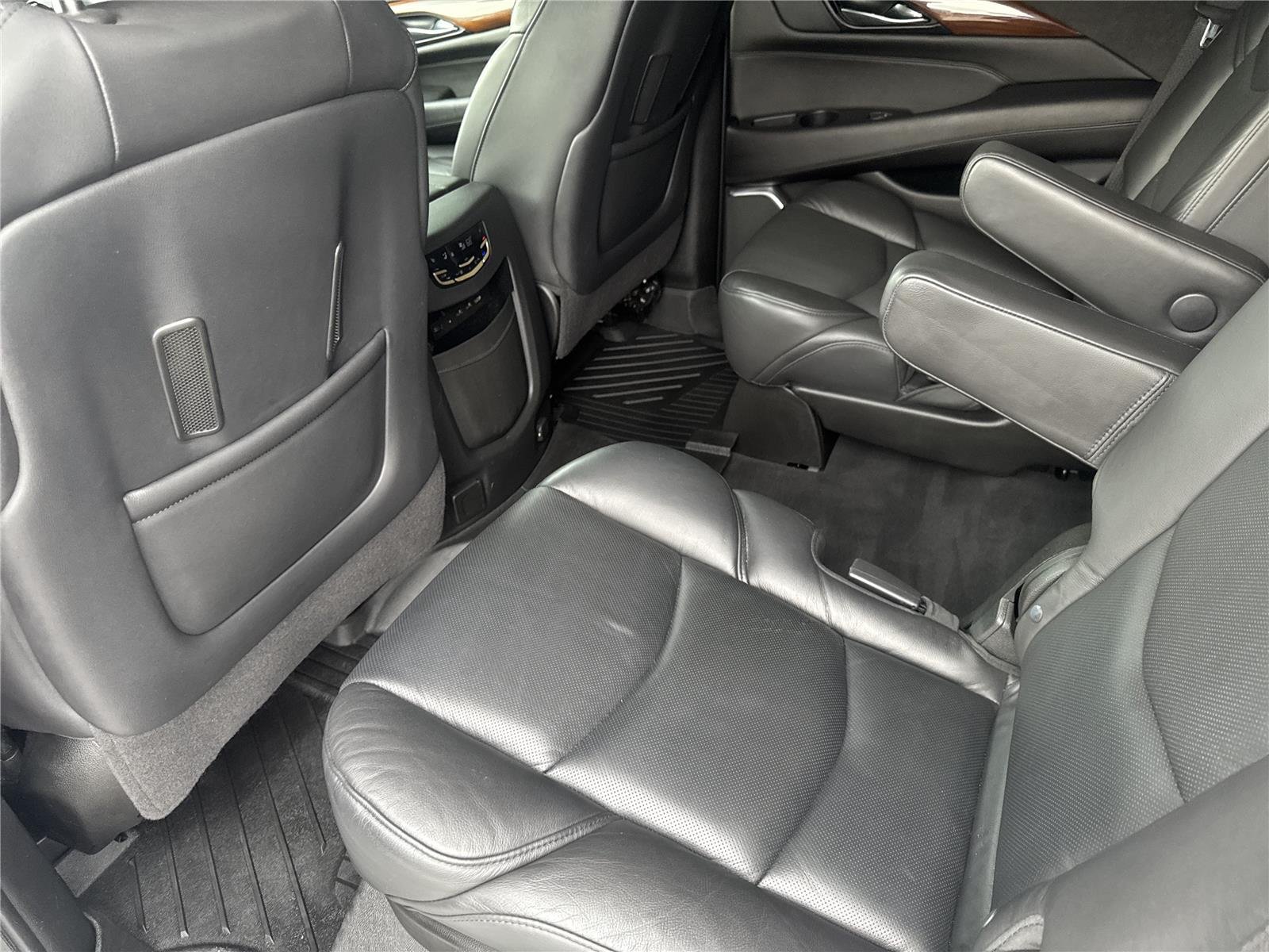 Used 2020 CRYSTAL WHITE TRICOAT Cadillac Premium Luxury image 32