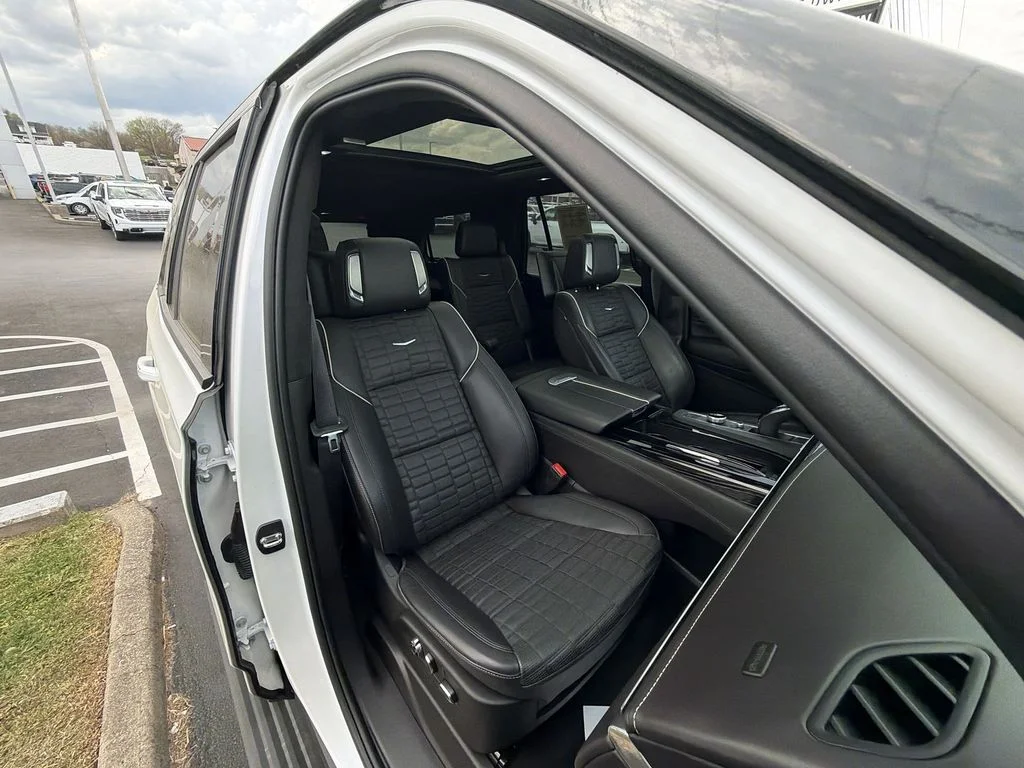 Used 2023 White Cadillac V-Series image 32