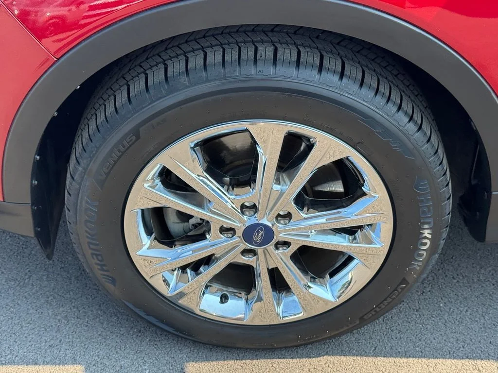 Used 2019 Red Ford SE image 15