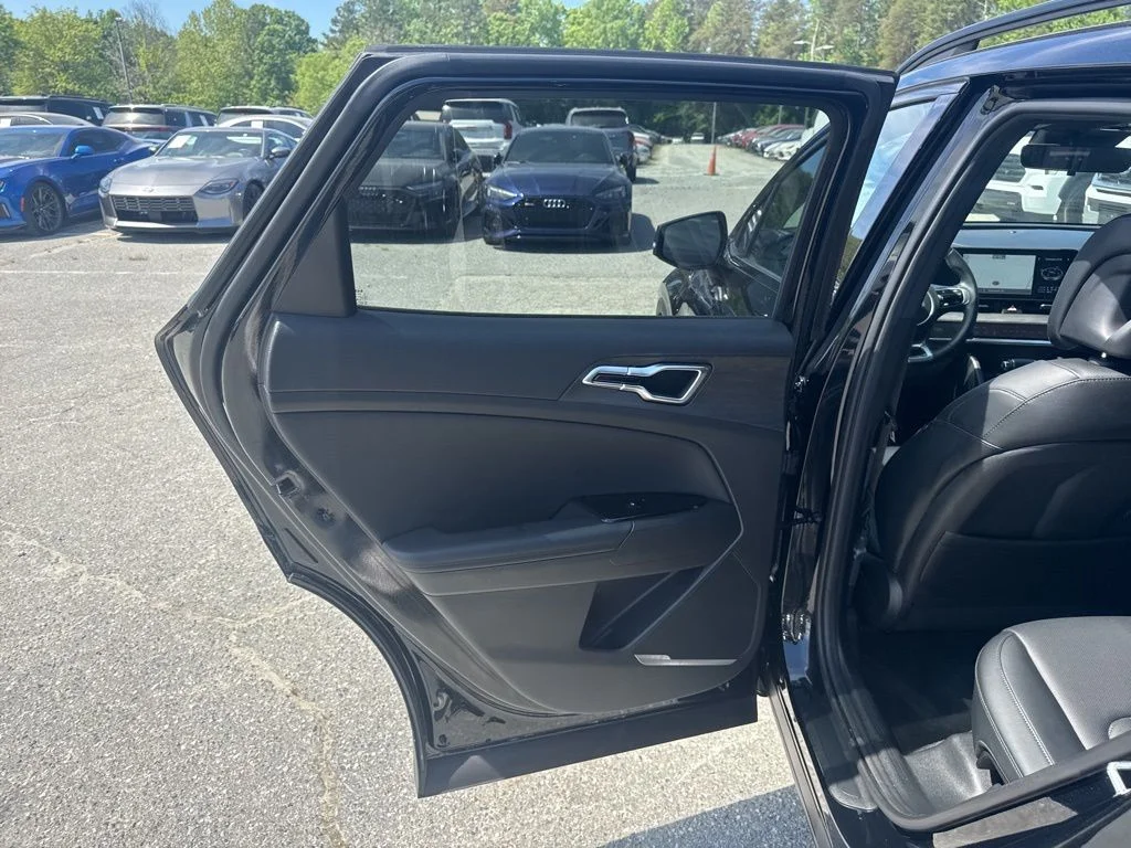 Used 2023 Black Kia X-Line image 28