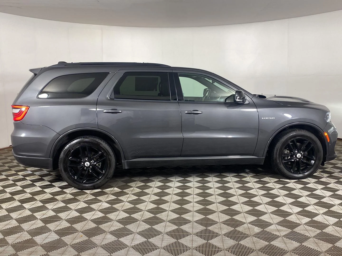 Used 2025 Vapour Grey Dodge R/T image 5
