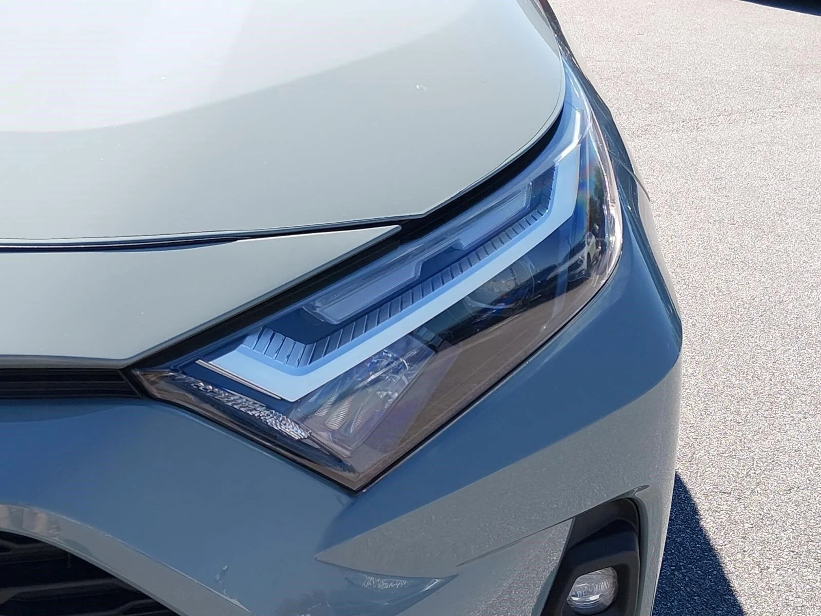 Used 2022 Lunar Rock Toyota XLE Premium image 10