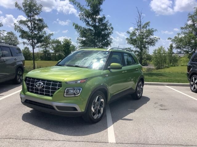 2023 Hyundai Venue SEL IVT's photo