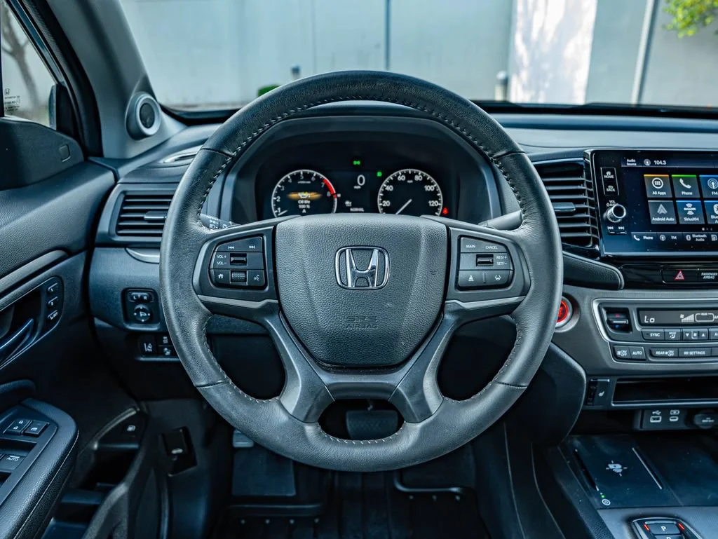 Used 2025 Sonic Gray Pearl Honda RTL image 22