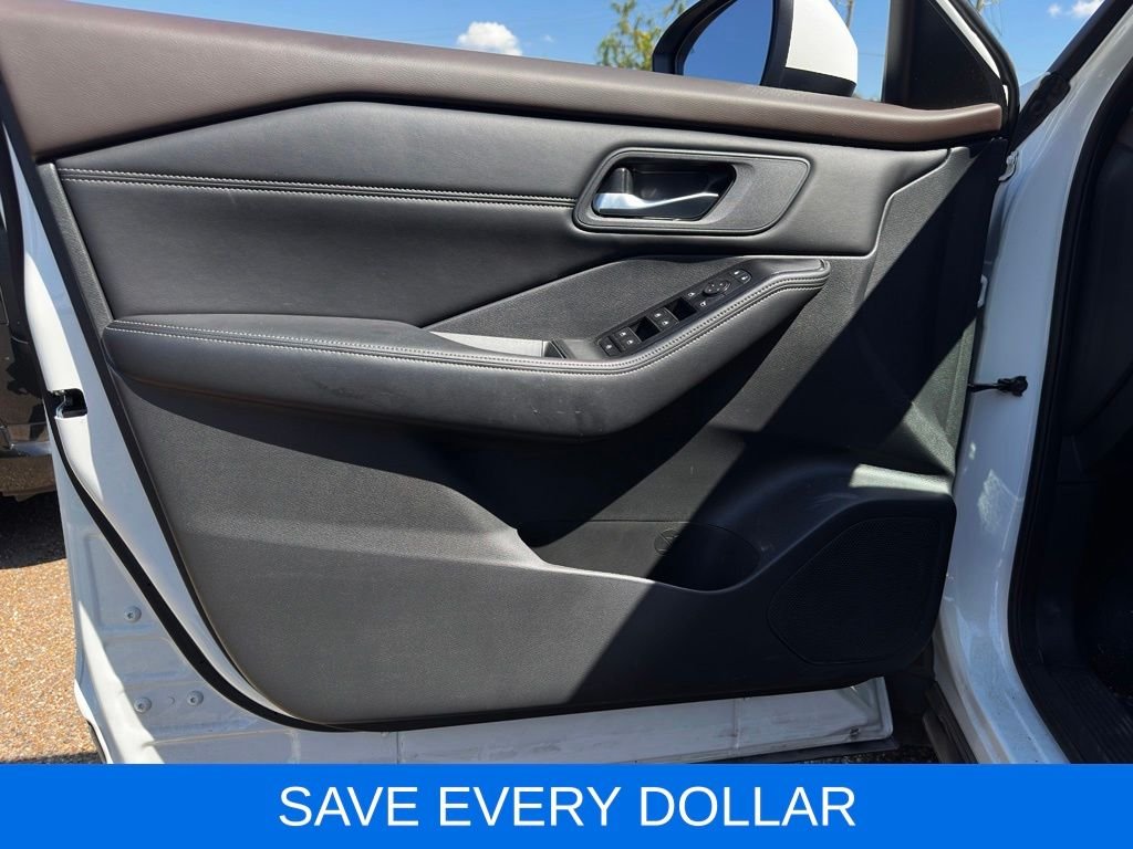 Used 2023 White Nissan SV image 7