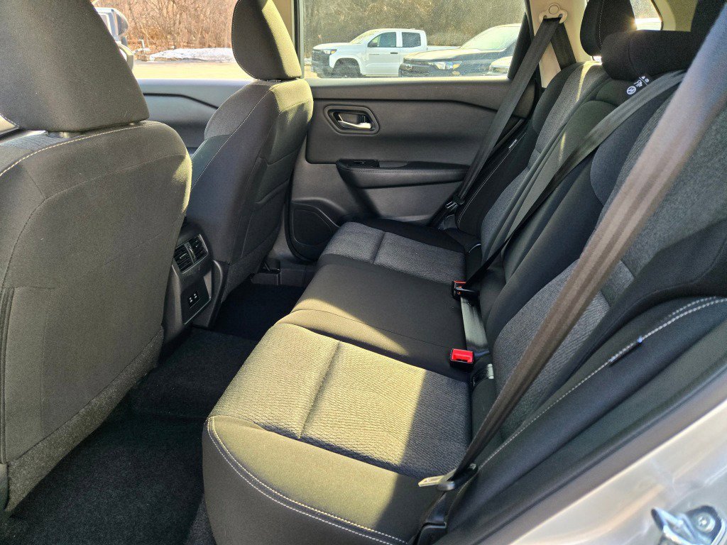 2025 Nissan Rogue SV - Photo 16