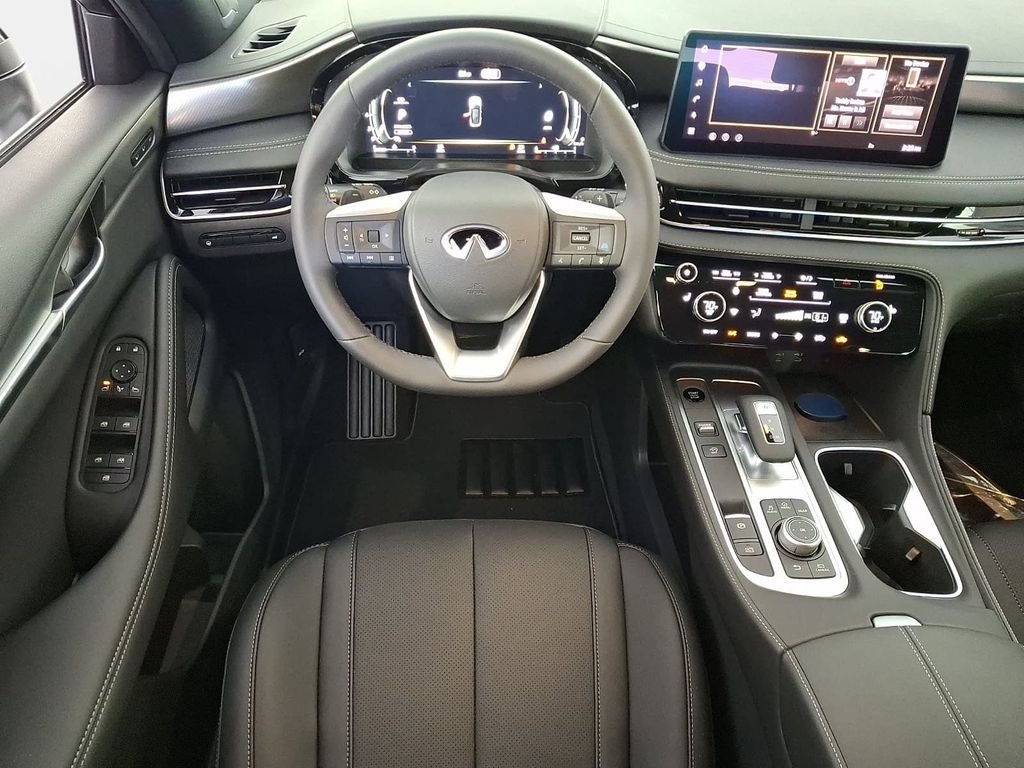 Used 2027 Radiant White INFINITI LUXE image 11