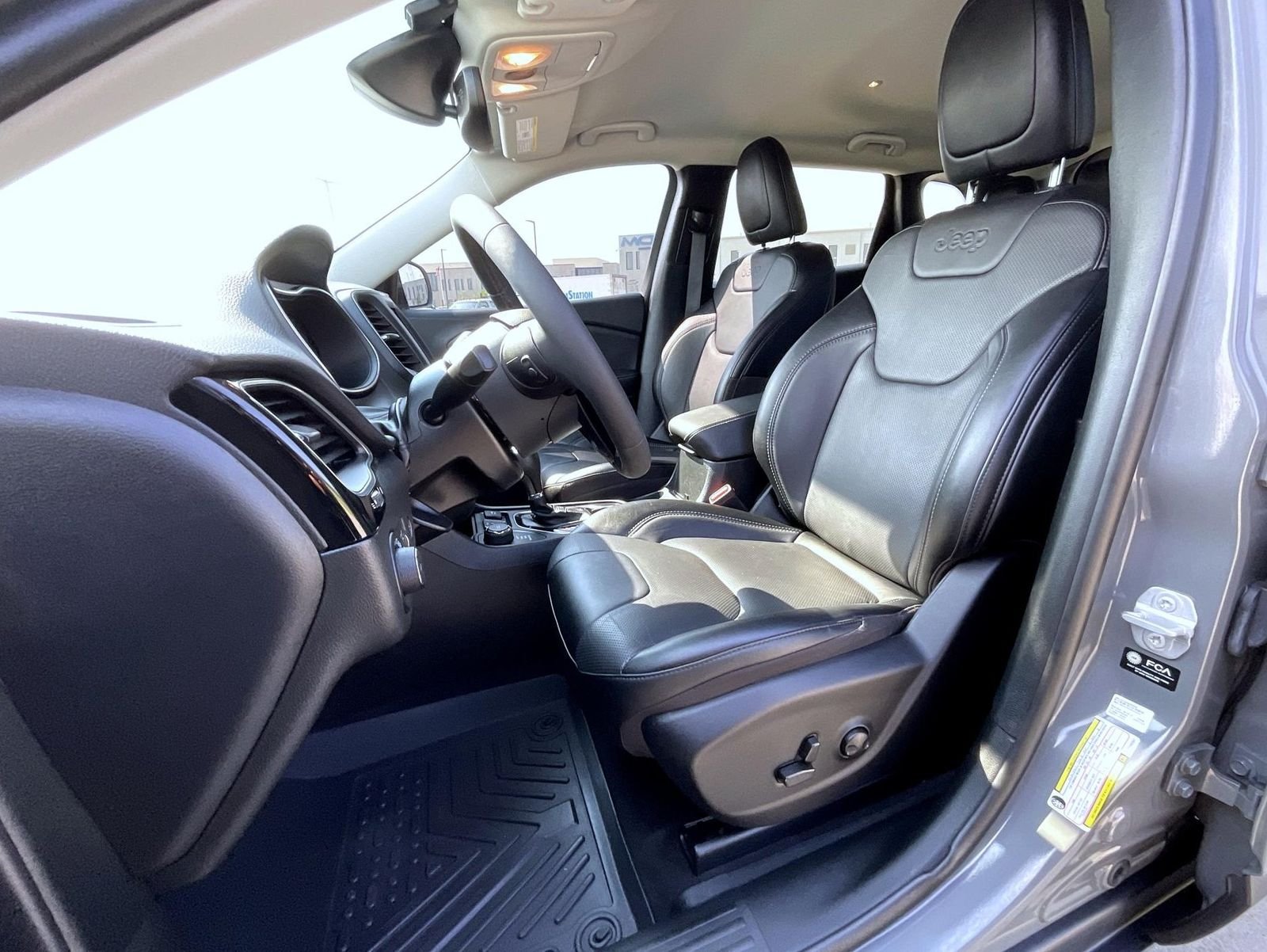 Used 2023 Gray Jeep Altitude image 11