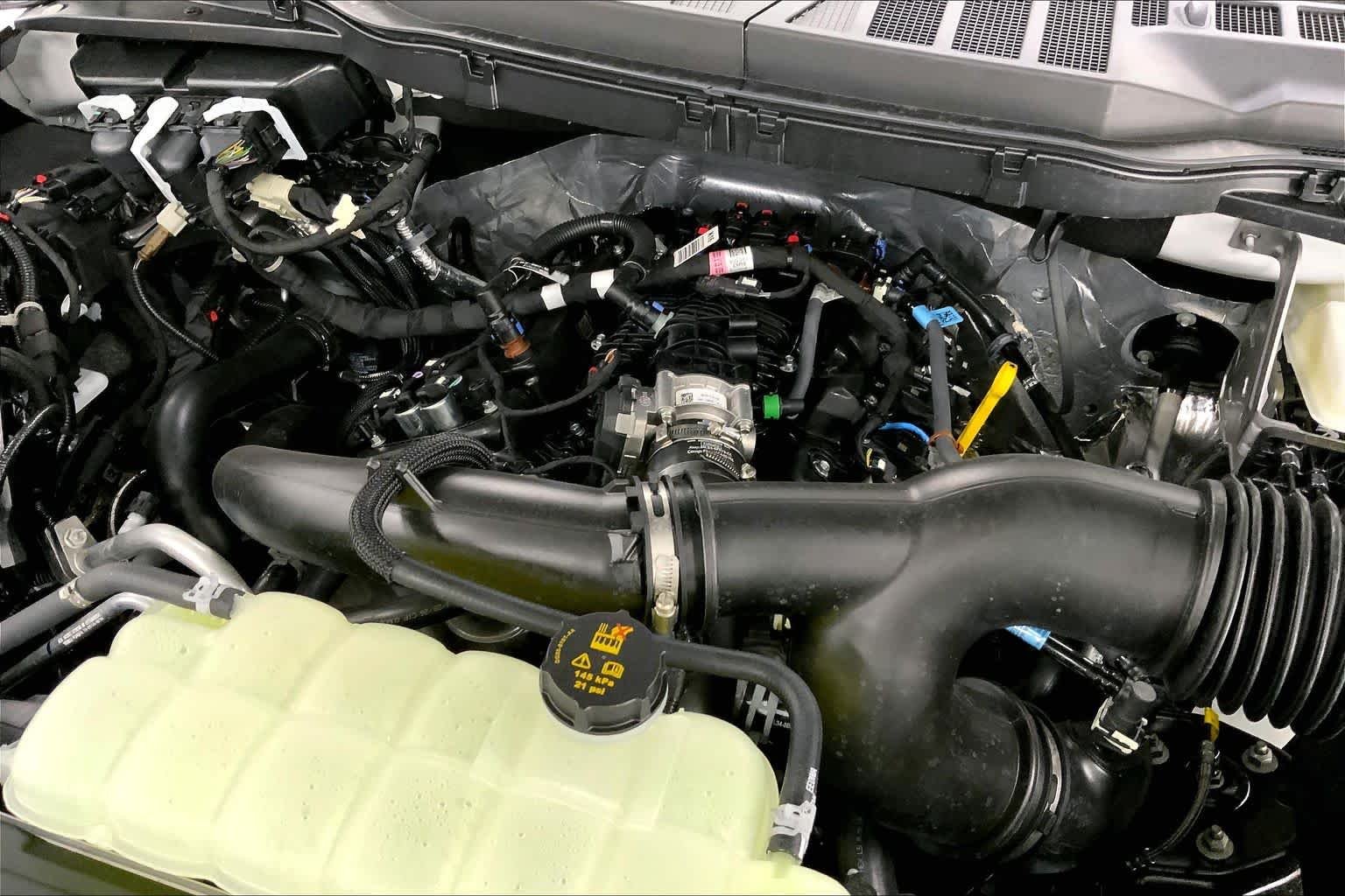 New 2026 Oxford White Ford XLT image 16