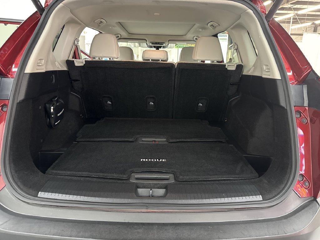 Used 2023 Scarlet Nissan SL image 35