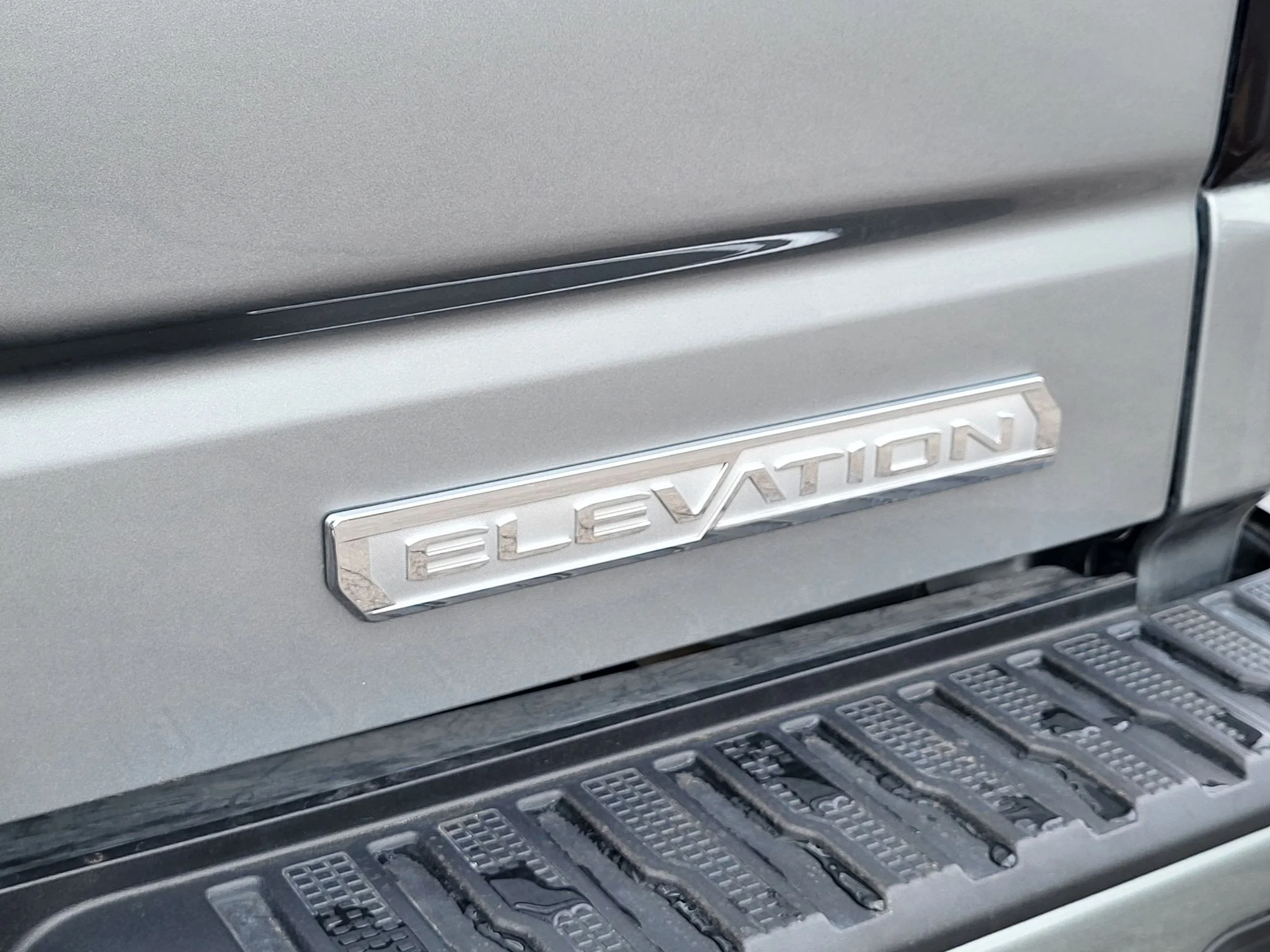 Used 2025 Sterling Metallic GMC Elevation image 9