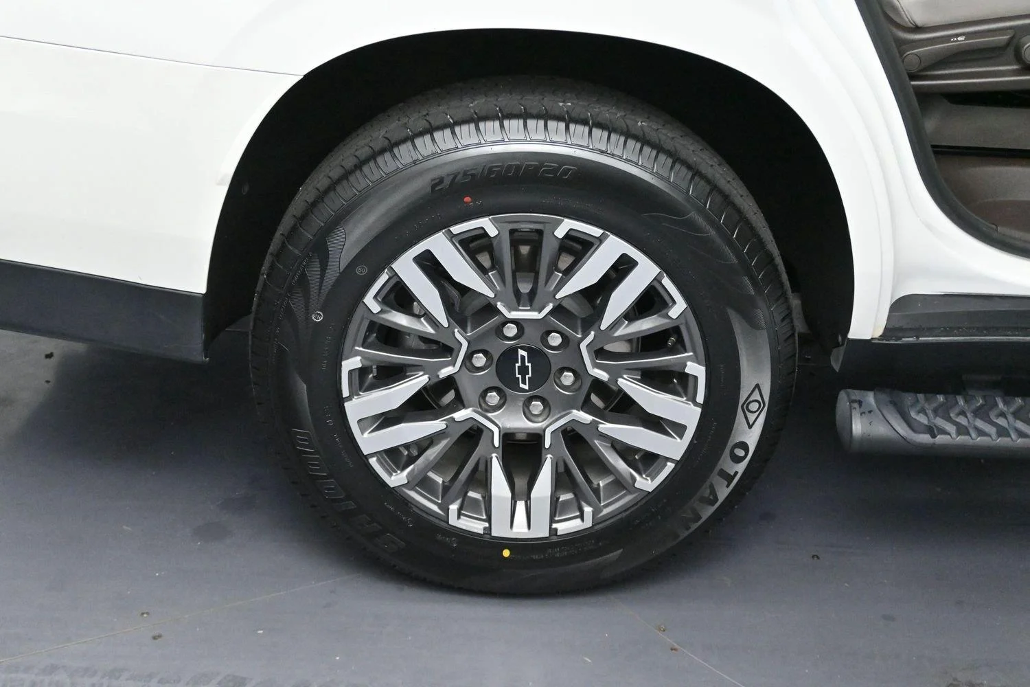 Used 2025 Iridescent Pearl Tricoat Chevrolet Z71 image 37