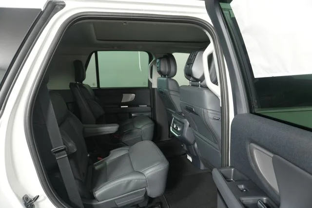 New 2027 Star White Metallic Tri-Coat Ford Active image 27