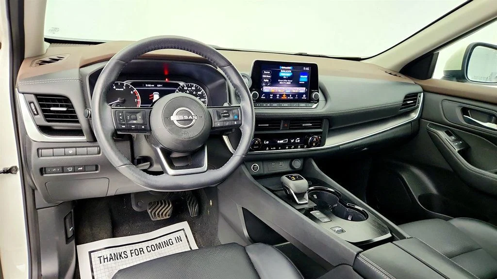 Used 2023 Pearl White Tricoat Nissan FWD SV image 12