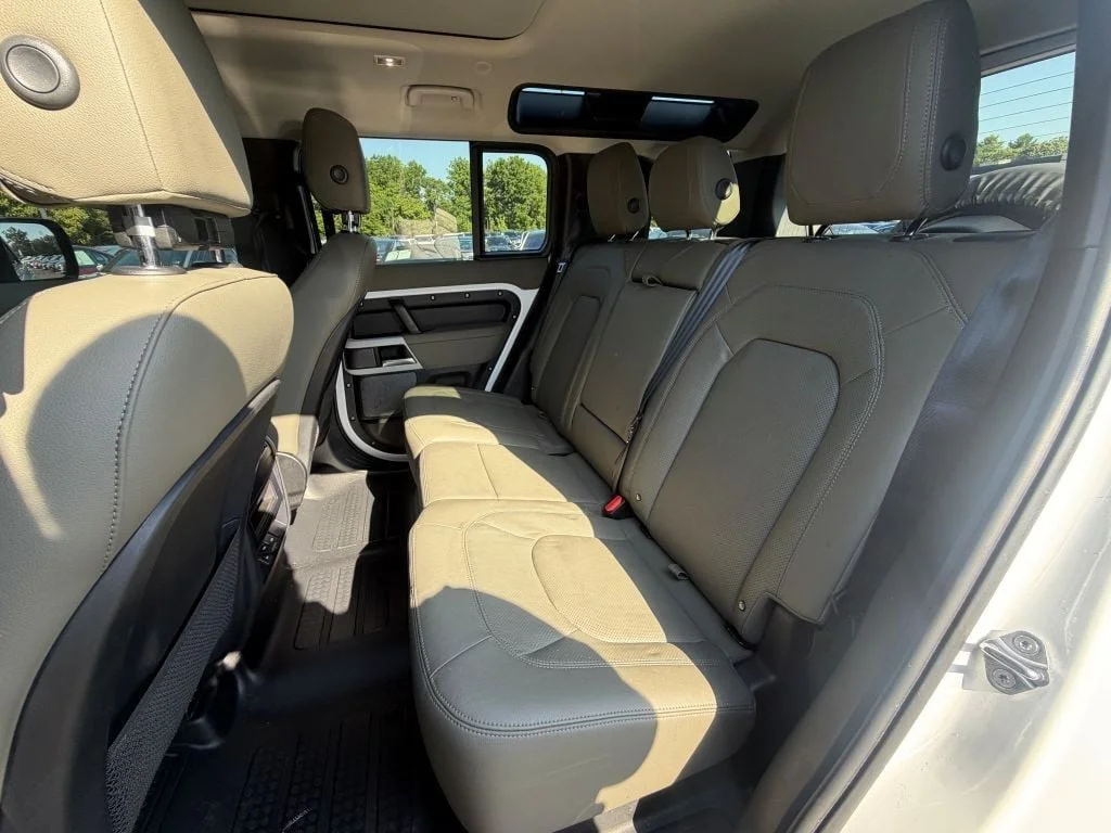 Used 2024 Fuji White Land Rover 110 P300 S w/ Air Suspension, Black Exterior Pkg & Tow Hitch image 23