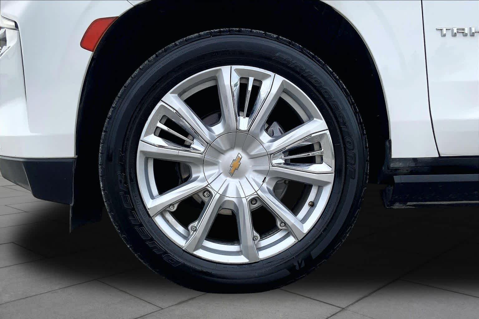 Used 2021 Summit White Chevrolet High Country image 11