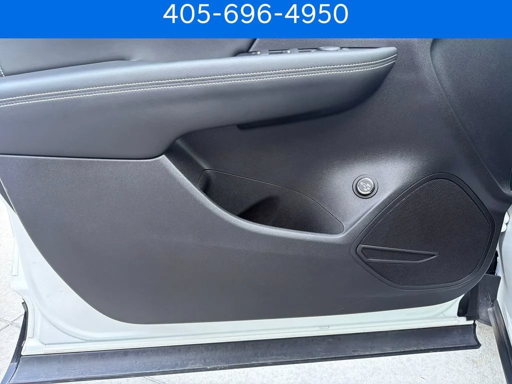 Pre-Owned 2023 Buick Envision Essence