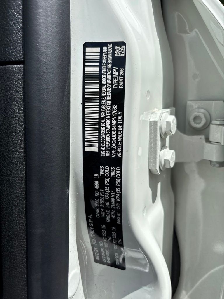 Used 2021 White Jeep Latitude image 10