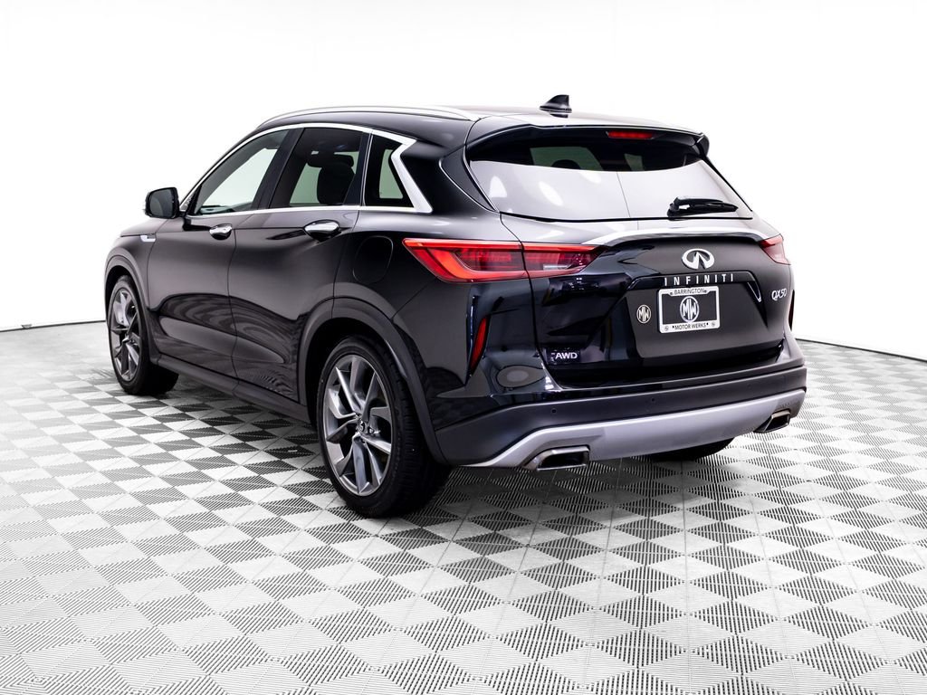 Used 2019 Black Obsidian INFINITI ESSENTIAL image 4