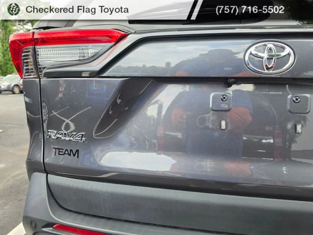 Used 2024 Magnetic Gray Metallic Toyota XLE Premium image 7