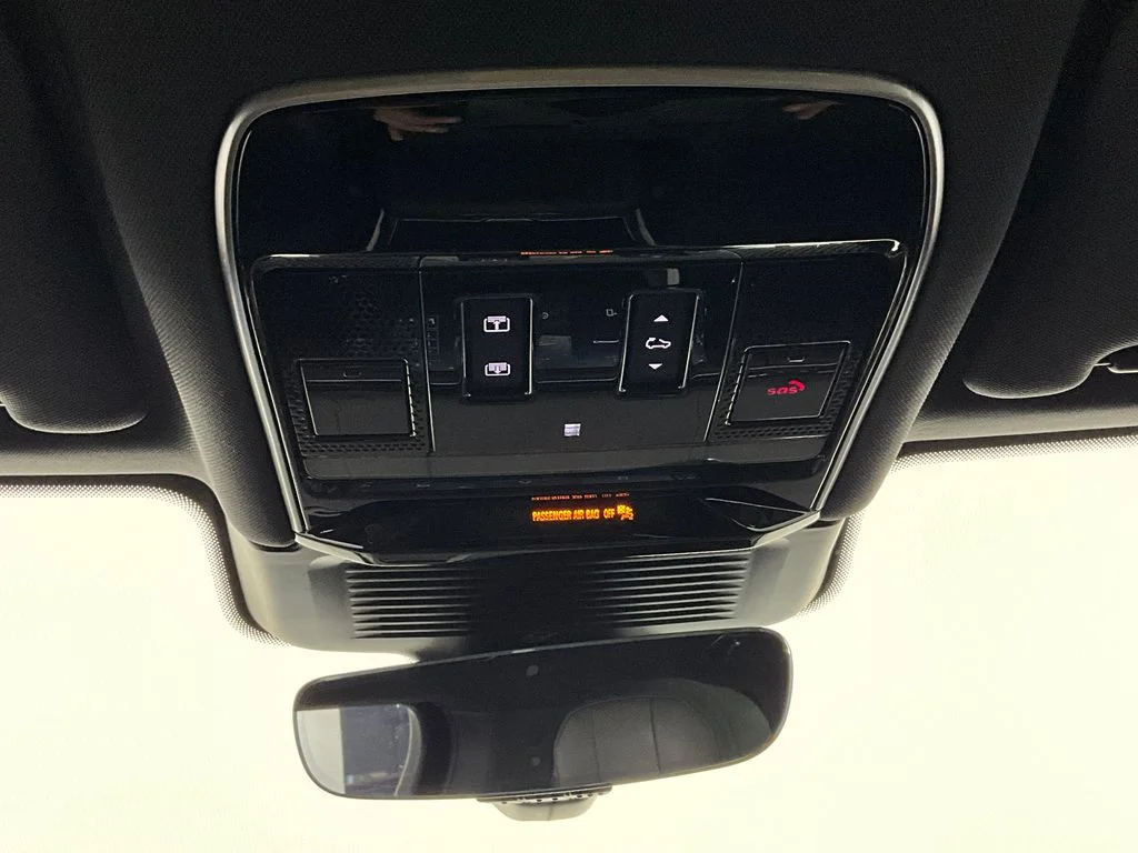 Used 2024 Gray Land Rover Dynamic SE image 13
