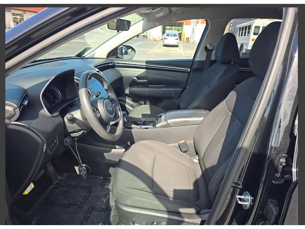Used 2023 Phantom Black Hyundai SEL image 4