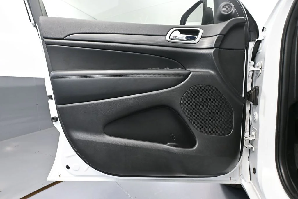 Used 2021 White Jeep Laredo X image 22