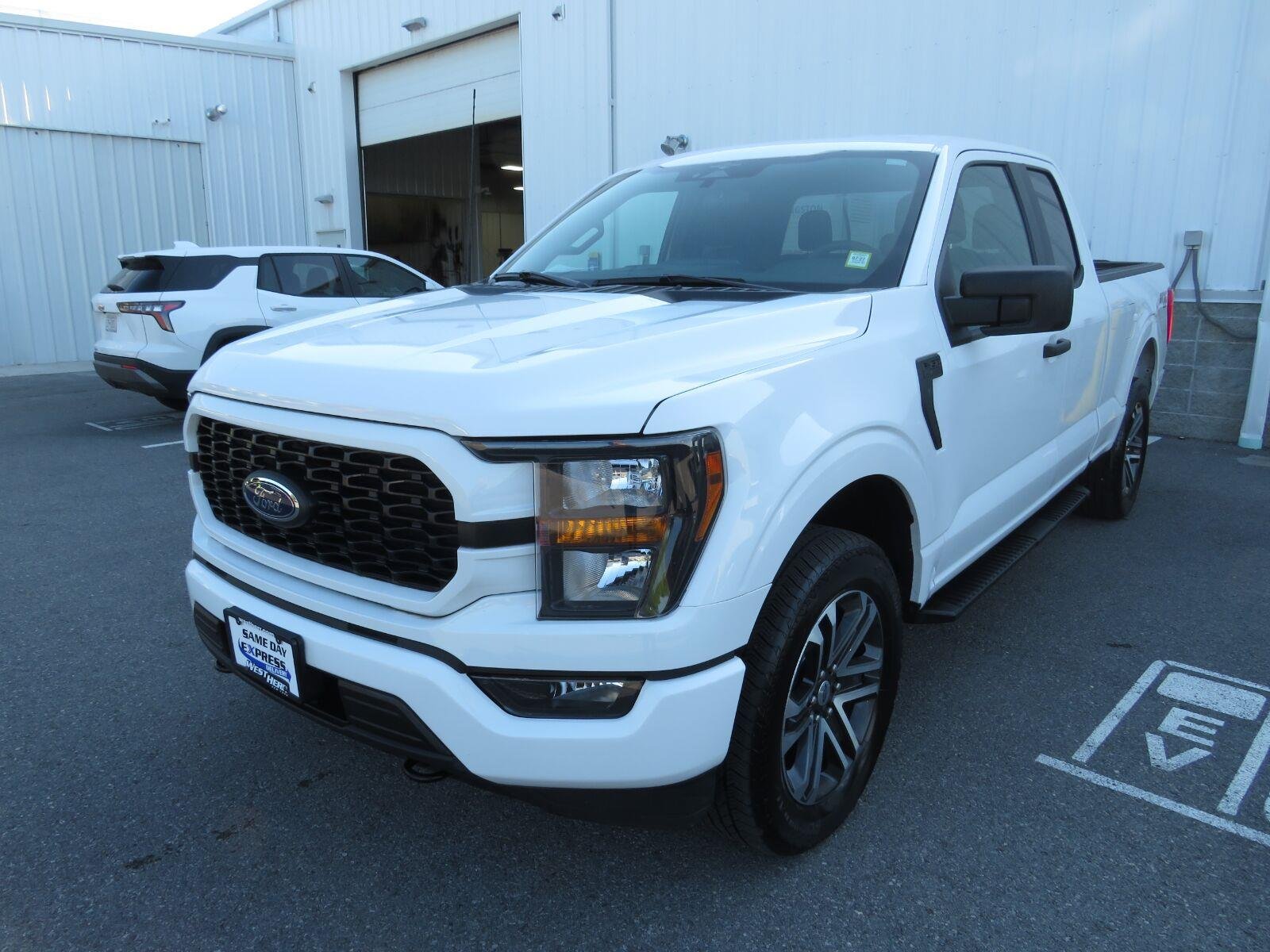Used 2023  Ford  image 13
