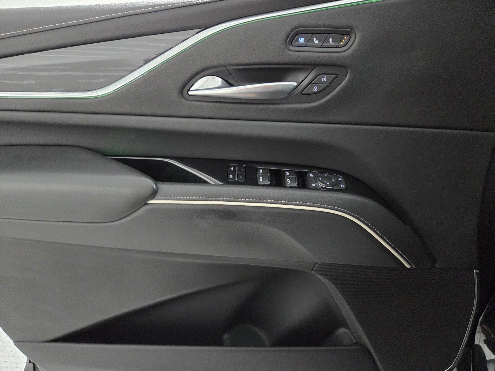 Used 2022 BLACK RAVEN Cadillac Sport image 19