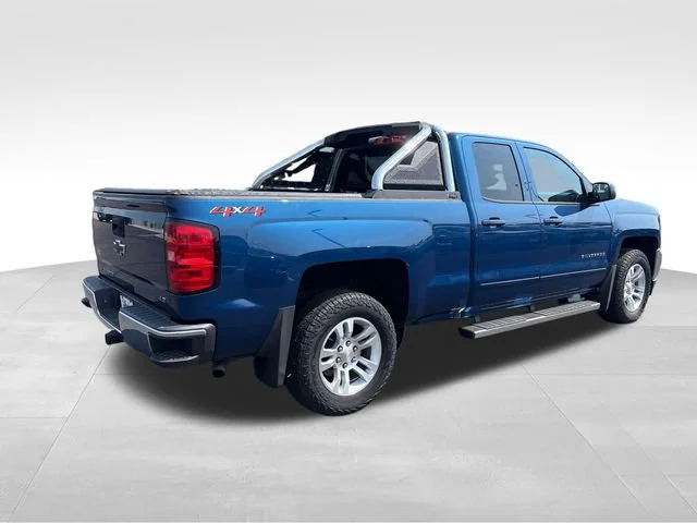 Used 2019 DEEP OCEAN BLUE METALLIC Chevrolet LT image 6