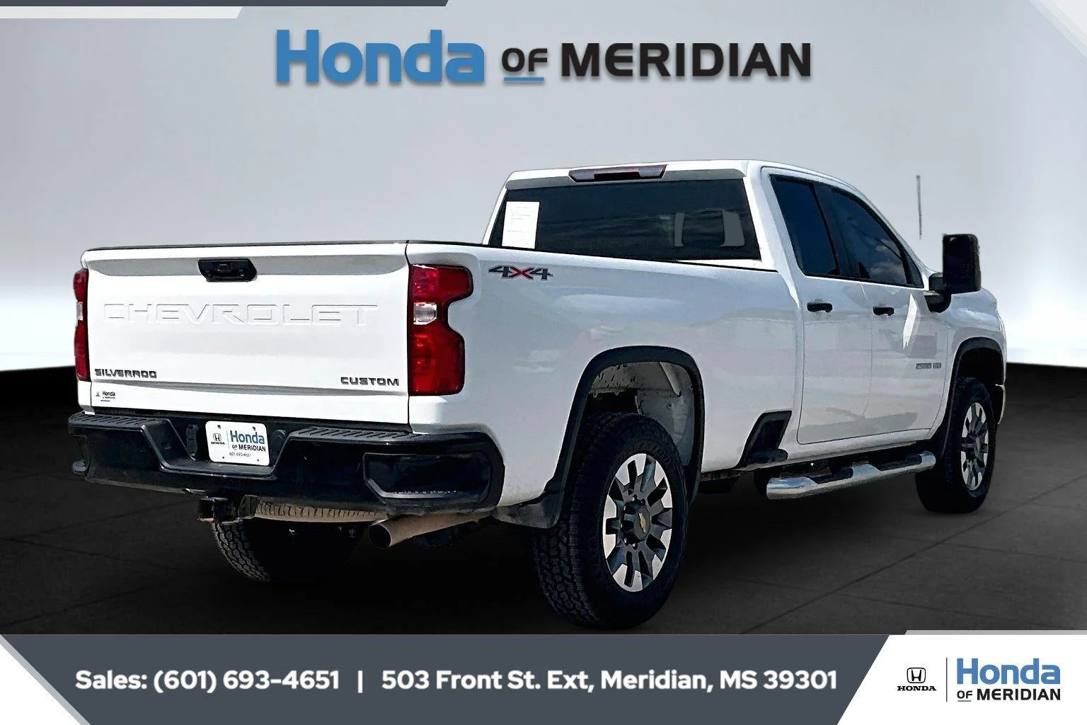 Used 2023 Summit White Chevrolet Custom image 11