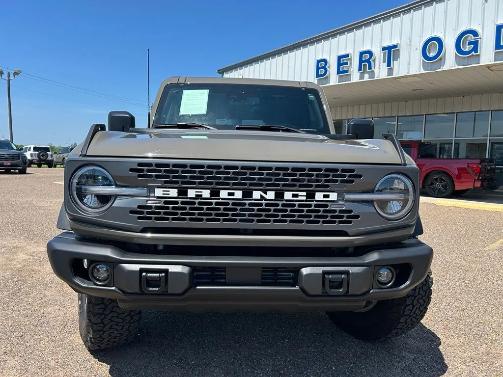 Used 2025 Gray Ford Badlands image 2