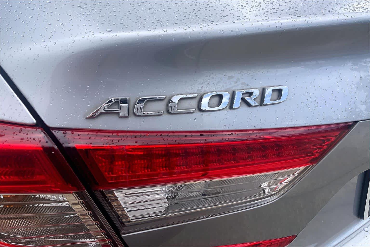 Used 2018 Lunar Silver Metallic Honda LX 1.5T image 30