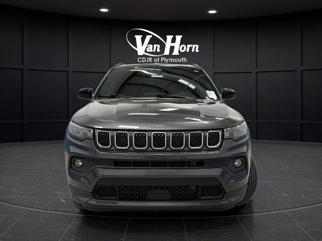 Used 2023 Crystal Metallic Jeep Latitude image 2
