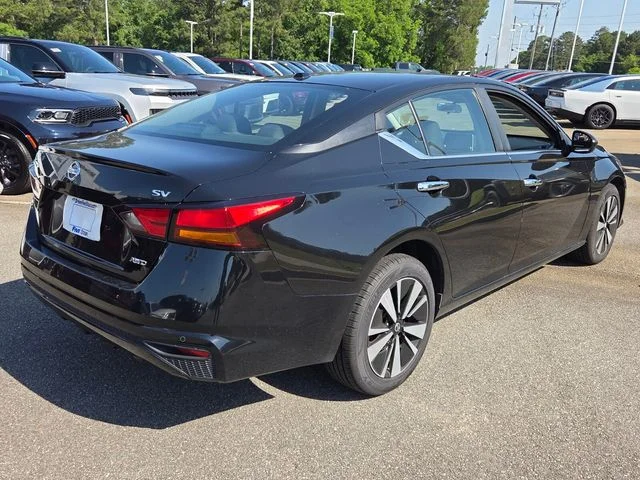 Used 2022 Black Nissan 2.5 SV image 12