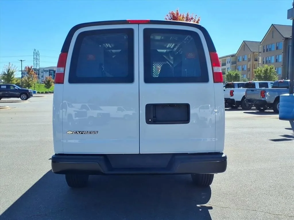 2026 Chevrolet Express Cargo Work Van - Photo 26