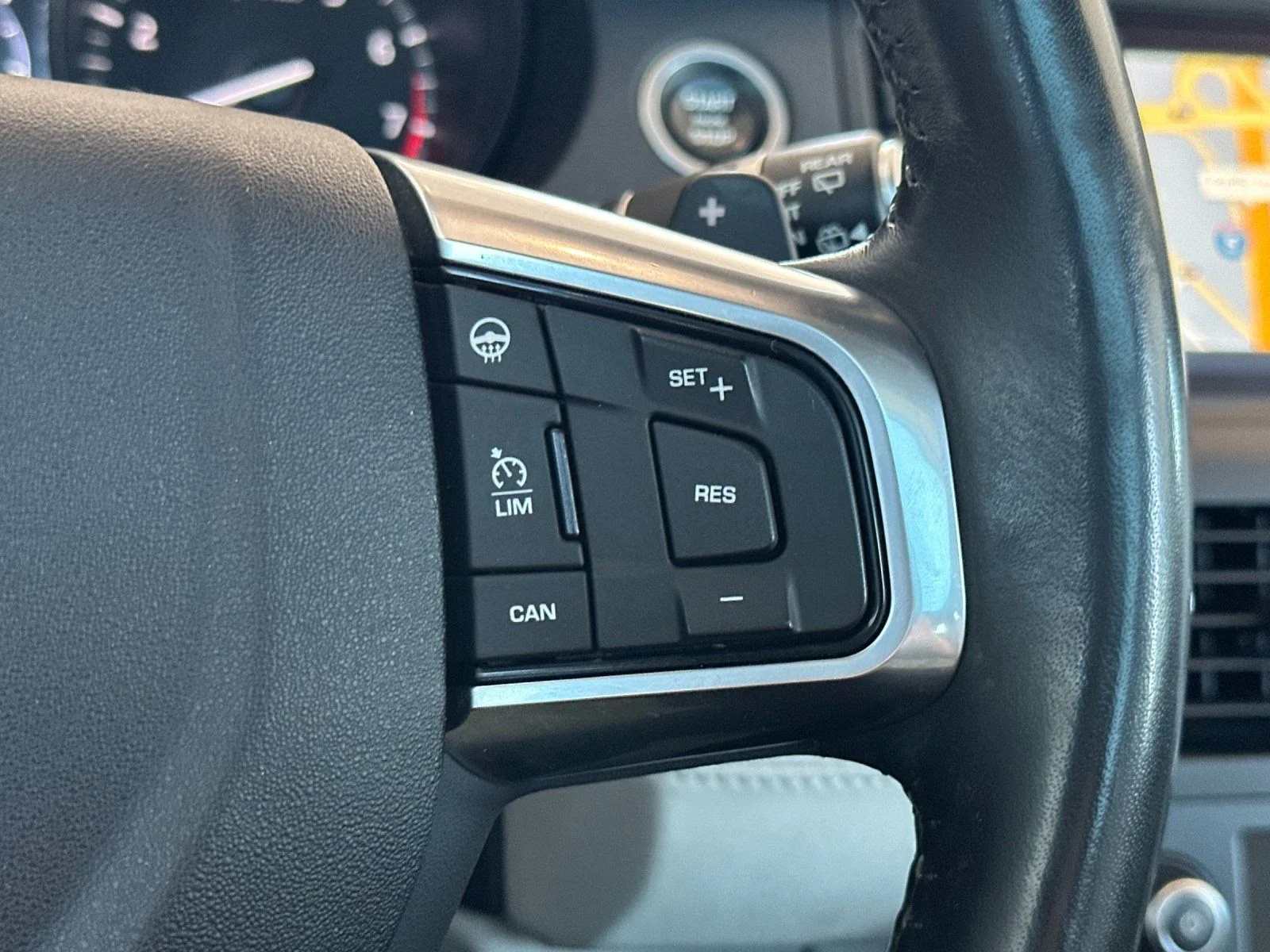 Used 2018  Land Rover HSE image 28