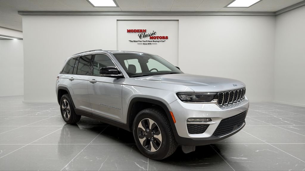 Used 2024 Silver Jeep 4xe image 7